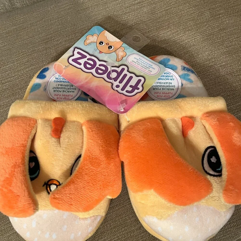 Kids Slippers (Flipeez) (Size Small Fits Kids Sizes 10-13‎ US)  (new)